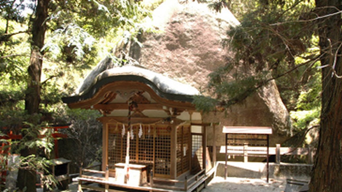 ⛩️ 바위 배 신사(이와후네 진쟈) 이미지 1